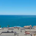 Luxury 4Bdr Penthouse With Sea Views