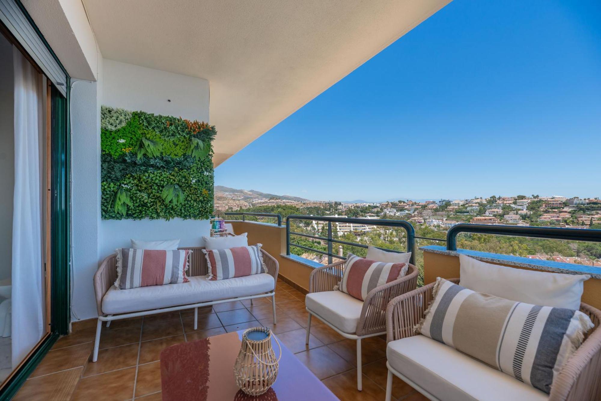 Luxury 4bdr Penthouse With Sea Views Apartment *